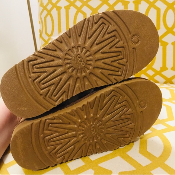 UGG Australia Kids Chestnut Boots - Picture 5 of 10